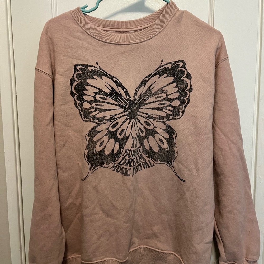 Hollister oversized Butterfly Graphic Women's Sweatshirt!